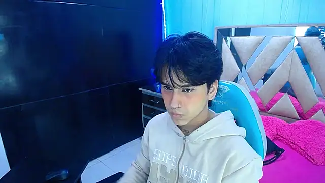 Snapshot of alex_477 chatting on November 13, 2025, 11:42 am alex 477 online show from November 13, 2025, 11:42 am