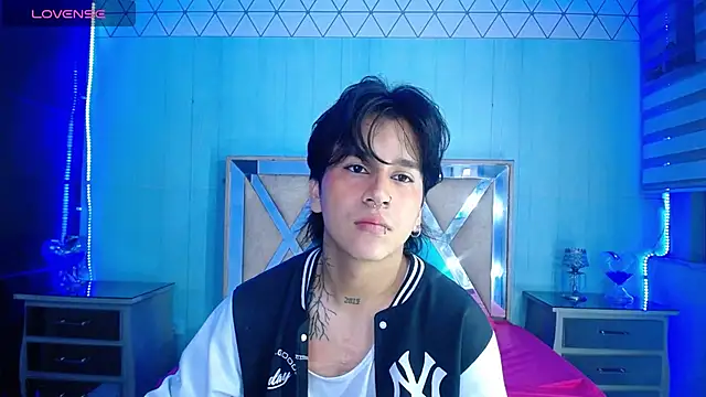 Snapshot of alex_477 chatting on November 27, 2025, 11:45 am alex 477 online show from November 27, 2025, 11:45 am