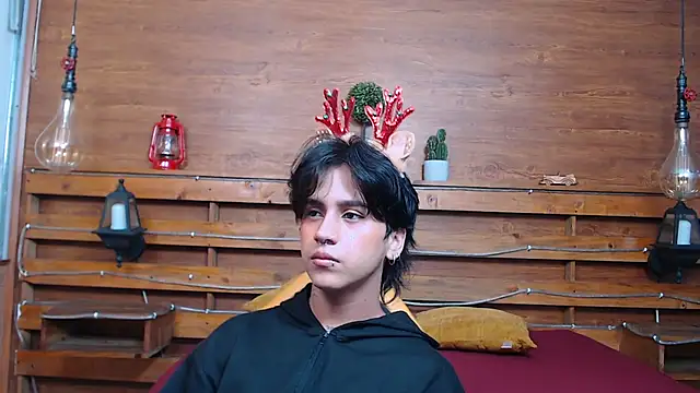 Snapshot of alex_477 chatting on December 2, 2025, 11:37 am alex 477 online show from December 2, 2025, 11:37 am