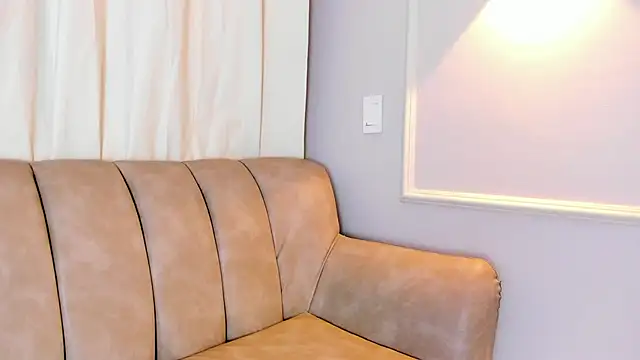 Lia walton online show from February 11, 2025, 11:54 am