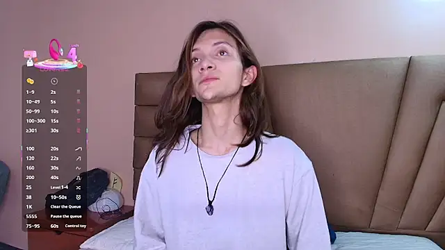 Feniix   online show from October 30, 2025, 4:47 am