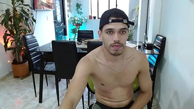 Snapshot of giannandblacke chatting on February 22, 2025, 10:09 pm giannandblacke online show from February 22, 2025, 10:09 pm