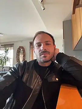 Adventurehotman online show from November 3, 2025, 12:06 pm