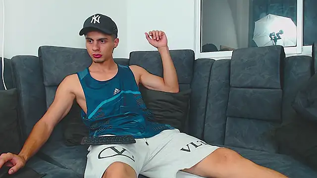 Stiven CL online show from February 11, 2025, 7:02 am