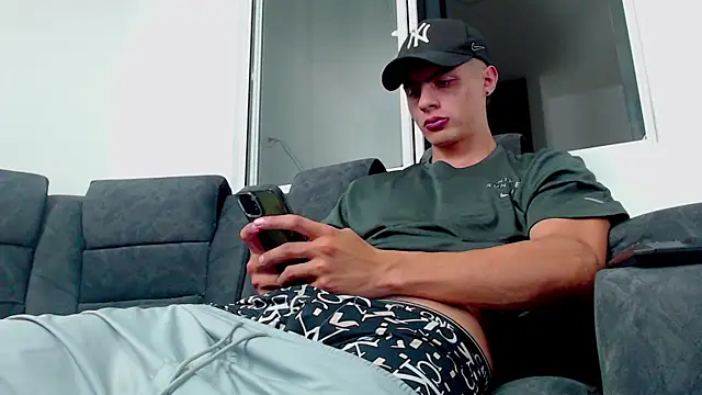 Stiven CL online show from September 29, 2025, 3:11 am