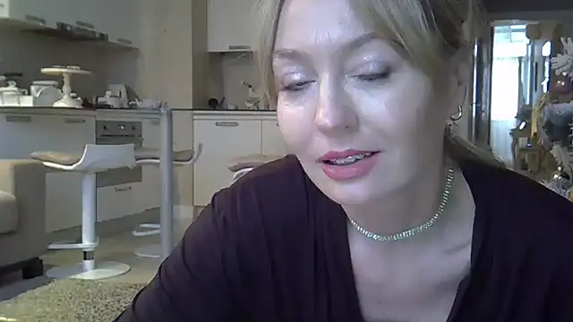 Snapshot of ZarinaSwift chatting on January 11, 2025, 9:36 am ZarinaSwift online show from January 11, 2025, 9:36 am