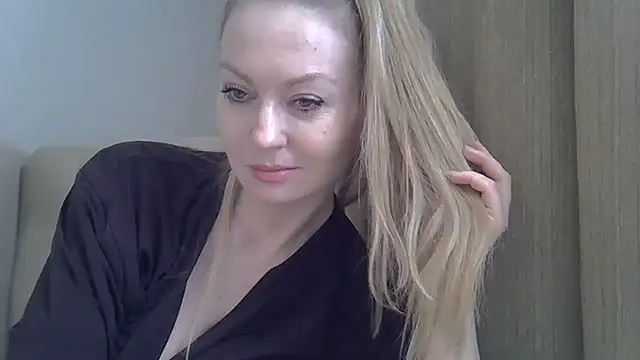 Snapshot of ZarinaSwift chatting on February 12, 2025, 8:27 am ZarinaSwift online show from February 12, 2025, 8:27 am
