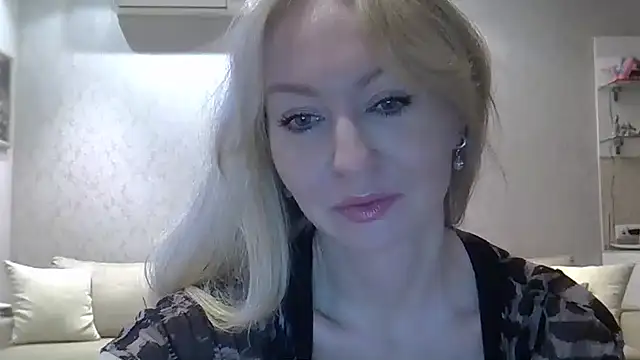 Snapshot of ZarinaSwift chatting on February 13, 2025, 4:43 am ZarinaSwift online show from February 13, 2025, 4:43 am