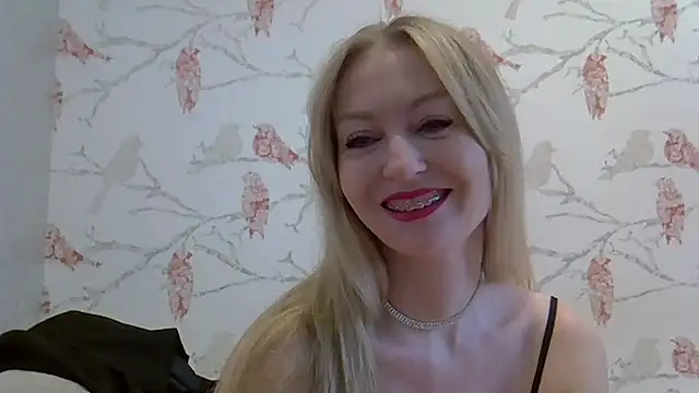 Snapshot of ZarinaSwift chatting on March 1, 2025, 4:37 am ZarinaSwift online show from March 1, 2025, 4:37 am