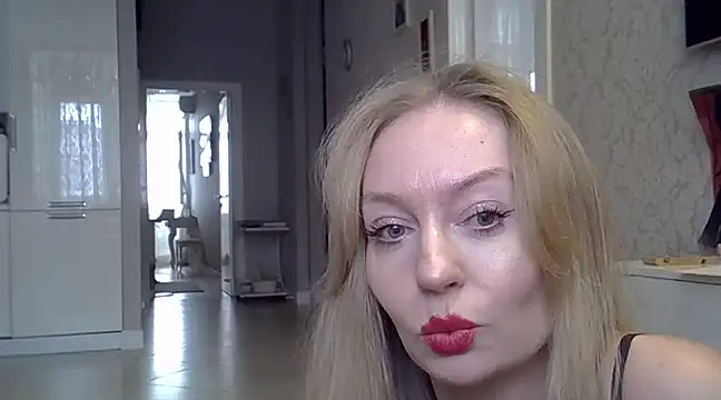 Snapshot of ZarinaSwift chatting on March 20, 2025, 5:02 am ZarinaSwift online show from March 20, 2025, 5:02 am