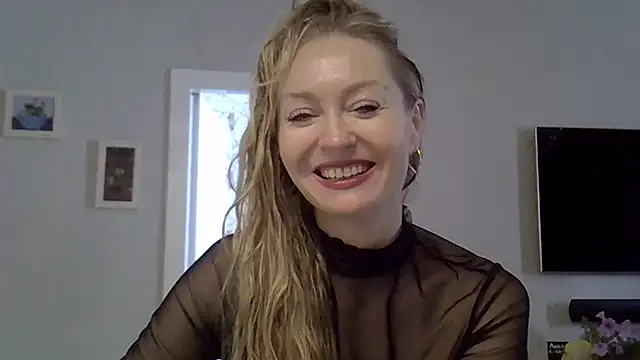 Snapshot of ZarinaSwift chatting on September 29, 2025, 4:39 am ZarinaSwift online show from September 29, 2025, 4:39 am