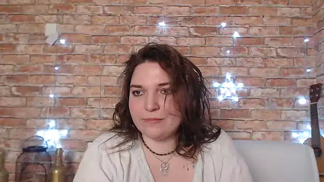 Amelia Kiss  online show from December 31, 2024, 6:48 am