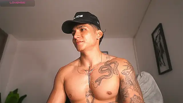 Snapshot of muscle_boyhorny chatting on January 15, 2025, 7:05 am muscle boyhorny online show from January 15, 2025, 7:05 am