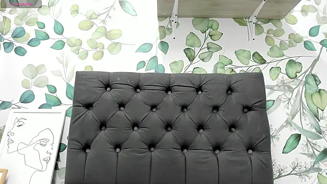 atilanadiaz7 online show from January 7, 2025, 2:08 pm