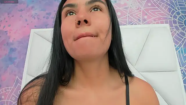 atilanadiaz7 online show from September 17, 2025, 2:52 pm