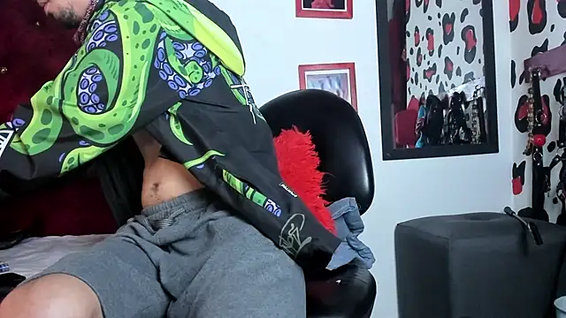 Aaron BigDickxxx online show from February 19, 2025, 7:48 pm