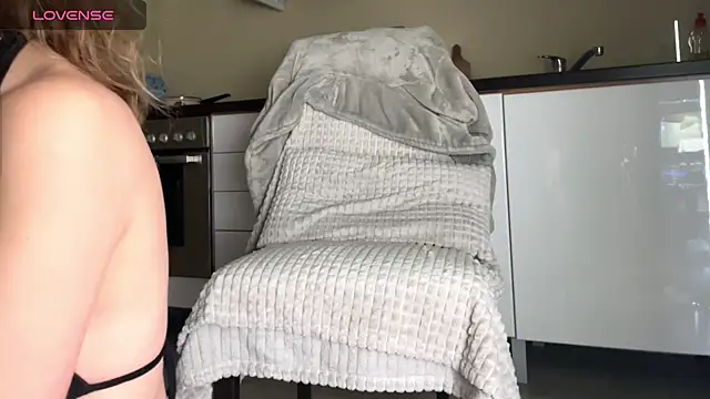 Snapshot of Missy_baby chatting on February 3, 2025, 6:39 pm Missy baby online show from February 3, 2025, 6:39 pm