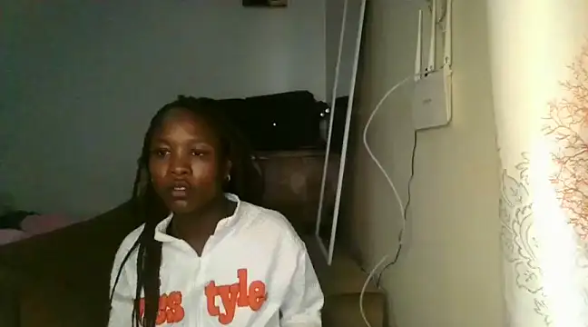 Snapshot of Sonnia_ chatting on December 8, 2024, 7:05 am Sonnia online show from December 8, 2024, 7:05 am