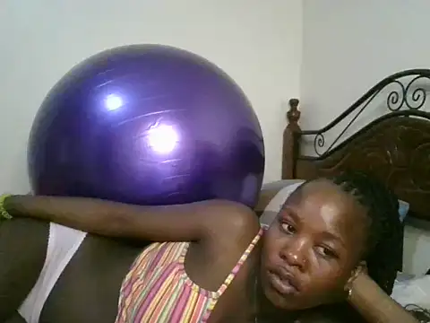 Snapshot of Sonnia_ chatting on February 13, 2025, 8:24 pm Sonnia online show from February 13, 2025, 8:24 pm