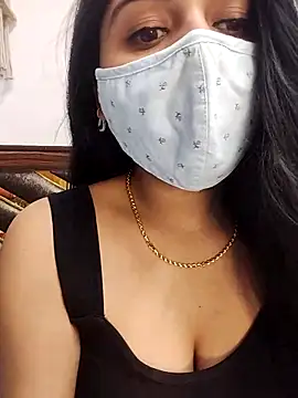 Gloie4u online show from March 6, 2025, 6:16 pm