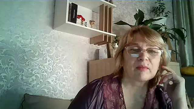 Snapshot of Aline_LoveFlowers chatting on December 4, 2025, 9:56 pm Aline LoveFlowers online show from December 4, 2025, 9:56 pm