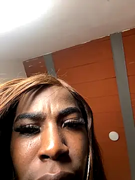 Richchocolatesweet  online show from November 11, 2025, 12:10 am