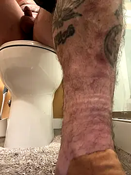 Snapshot of Crackkers chatting on November 20, 2025, 5:51 am Crackkers online show from November 20, 2025, 5:51 am