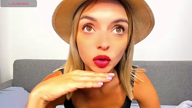 Snapshot of _ellen_meow_ chatting on September 17, 2025, 7:48 pm ellen meow online show from September 17, 2025, 7:48 pm