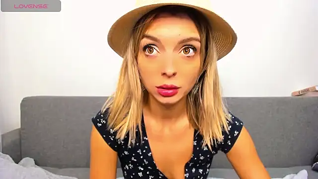 Snapshot of _ellen_meow_ chatting on October 28, 2025, 9:39 pm ellen meow online show from October 28, 2025, 9:39 pm