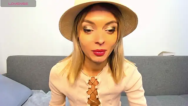 Snapshot of _ellen_meow_ chatting on October 31, 2025, 11:39 pm ellen meow online show from October 31, 2025, 11:39 pm