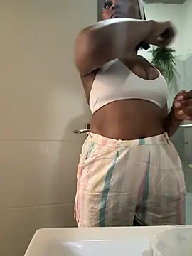 Snapshot of slimcateee chatting on November 16, 2025, 12:11 pm slimcateee online show from November 16, 2025, 12:11 pm