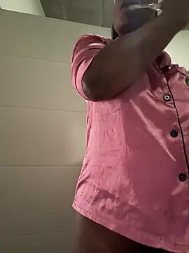 Snapshot of slimcateee chatting on November 17, 2025, 9:04 am slimcateee online show from November 17, 2025, 9:04 am