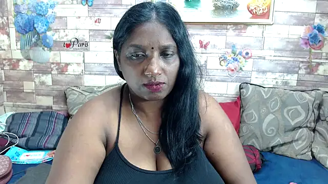 Snapshot of Indian_tracy chatting on November 11, 2025, 10:32 pm Indian tracy online show from November 11, 2025, 10:32 pm