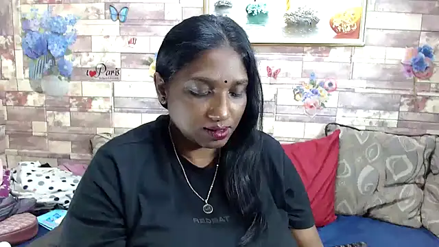 Snapshot of Indian_tracy chatting on November 12, 2025, 7:24 pm Indian tracy online show from November 12, 2025, 7:24 pm