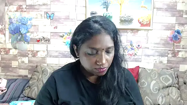Snapshot of Indian_tracy chatting on November 15, 2025, 10:01 am Indian tracy online show from November 15, 2025, 10:01 am