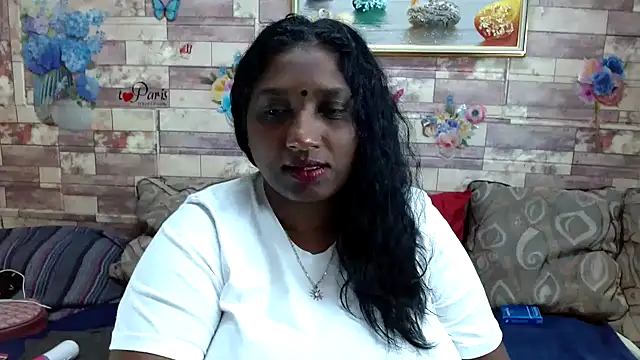Snapshot of Indian_tracy chatting on November 18, 2025, 10:41 am Indian tracy online show from November 18, 2025, 10:41 am