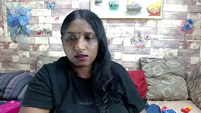 Snapshot of Indian_tracy chatting on December 2, 2025, 2:45 pm Indian tracy online show from December 2, 2025, 2:45 pm
