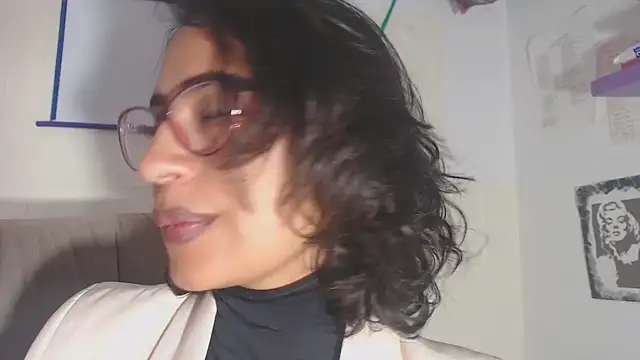 Snapshot of fantasty_nylon chatting on November 4, 2025, 11:42 am fantasty nylon online show from November 4, 2025, 11:42 am