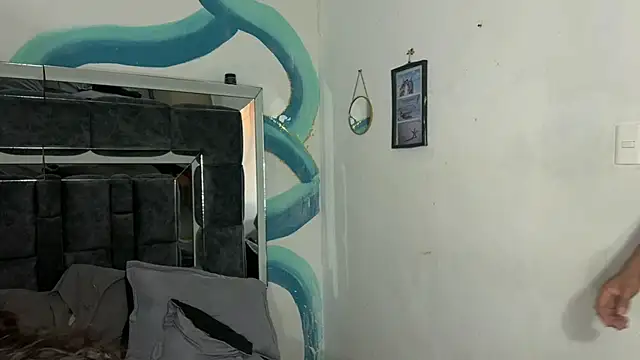 Snapshot of Hells_bells chatting on November 1, 2025, 11:23 am Hells bells online show from November 1, 2025, 11:23 am