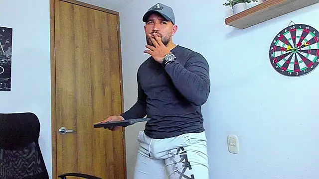 Snapshot of AndrewDiaz chatting on September 30, 2025, 11:54 pm AndrewDiaz online show from September 30, 2025, 11:54 pm