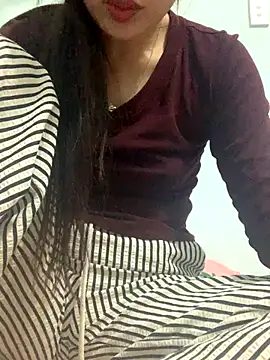 Hoanami online show from November 21, 2025, 4:16 pm