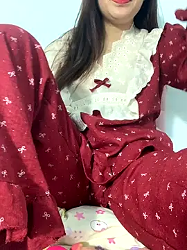 Hoanami online show from December 1, 2025, 2:22 pm