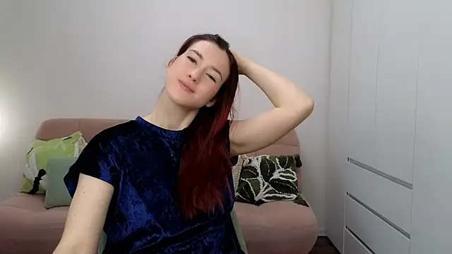 AliciaNewell online show from November 4, 2025, 9:08 am