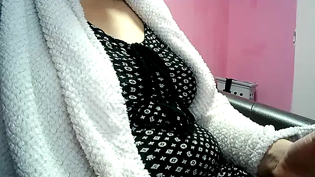 Snapshot of Lucinka1 chatting on December 8, 2024, 7:00 pm Lucinka1 online show from December 8, 2024, 7:00 pm