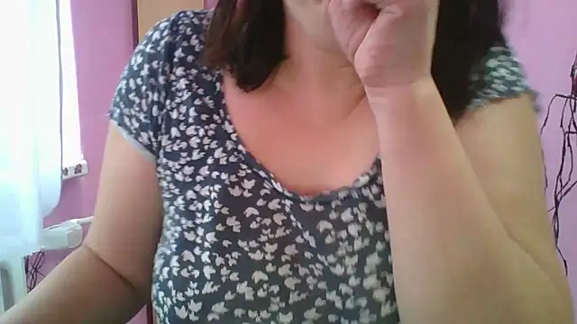 Snapshot of Lucinka1 chatting on February 1, 2025, 8:39 am Lucinka1 online show from February 1, 2025, 8:39 am