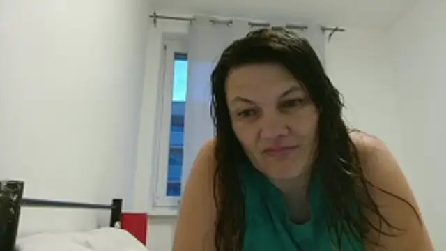 Snapshot of Lucinka1 chatting on October 10, 2025, 4:17 pm Lucinka1 online show from October 10, 2025, 4:17 pm