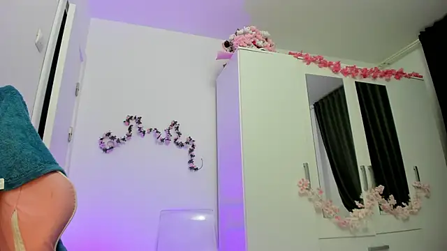 KaylaLaine online show from September 11, 2025, 6:13 am