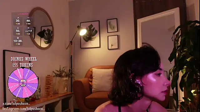 Snapshot of JulietteDee chatting on January 11, 2025, 1:06 am JulietteDee online show from January 11, 2025, 1:06 am