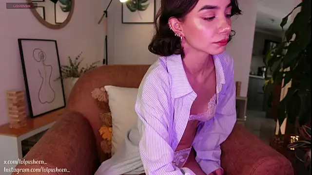 Snapshot of JulietteDee chatting on January 22, 2025, 9:10 pm JulietteDee online show from January 22, 2025, 9:10 pm