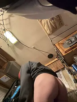 Snapshot of Followthepiper chatting on January 25, 2025, 11:43 pm Followthepiper online show from January 25, 2025, 11:43 pm